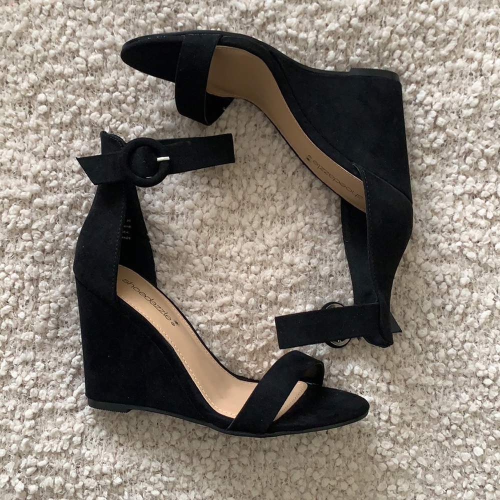Black Wedges